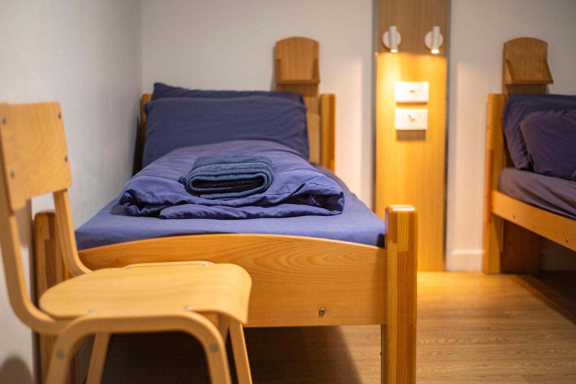 Glen Nevis Youth Hostel 포트 윌리엄 외부 사진 A room at the hostel