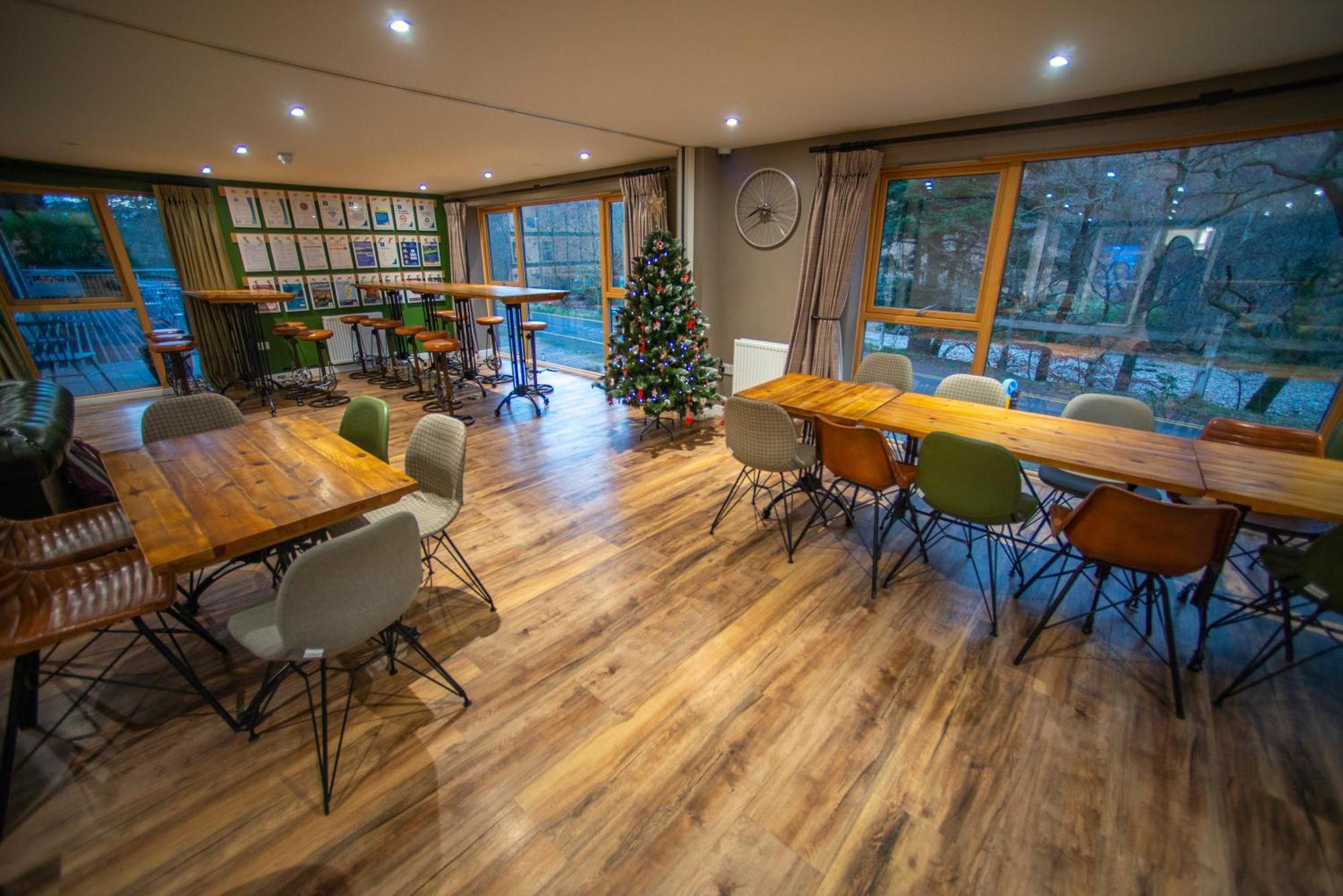 Glen Nevis Youth Hostel 포트 윌리엄 외부 사진 The cafe at the National Motor Museum